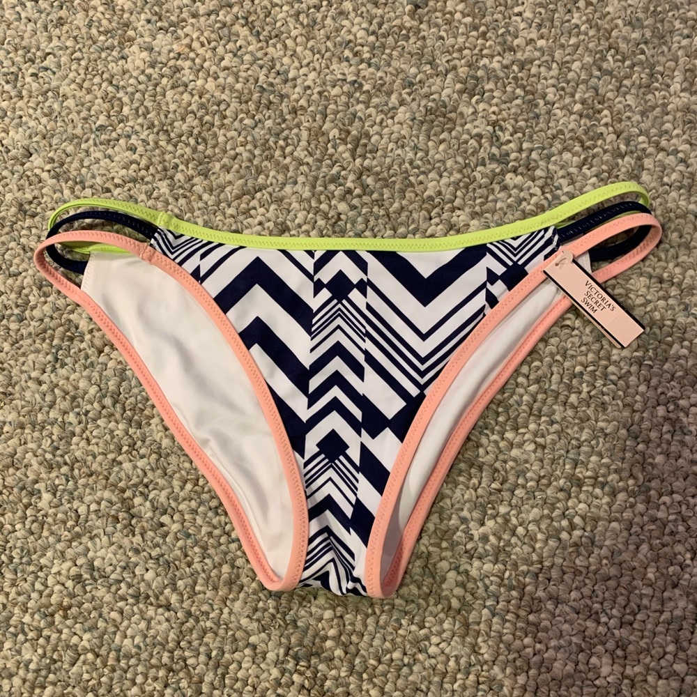 NWT Victoria’s Secret bikini bottom size LARGE